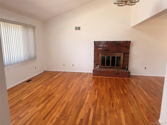 53 Kirkwood Rd in Port Washington, NY - Building Photo - Building Photo