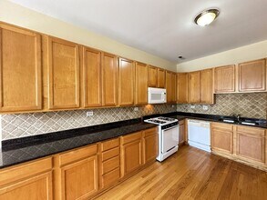 2136 W Chicago Ave in Chicago, IL - Building Photo - Building Photo