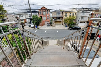 572 LIBERTY Ave in Jersey City, NJ - Building Photo - Building Photo
