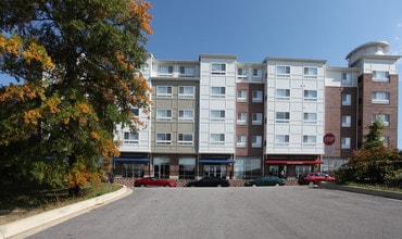 Patuxent Square Apartments in Laurel, MD - Foto de edificio - Building Photo