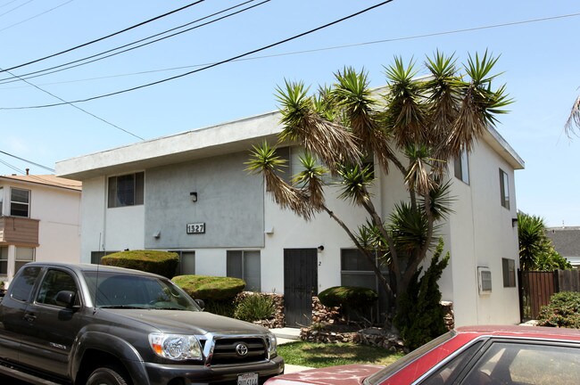 1527 E 5th St in Long Beach, CA - Foto de edificio - Building Photo