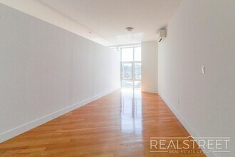 LUXURY 2 Bed LOFT in Queens! in Queens, NY - Building Photo - Building Photo
