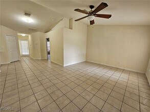 121 NE 16th Pl in Cape Coral, FL - Building Photo - Building Photo