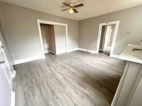 2011 7th Ave, Unit A in Beaver Falls, PA - Building Photo - Building Photo