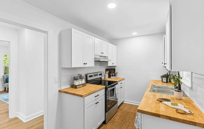 114 Lombardy Ct in Danville, VA - Building Photo - Building Photo