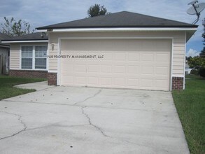 7493 International Village Dr in Jacksonville, FL - Building Photo - Building Photo