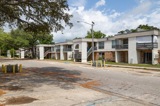 Peachtree Commons Apartments in Pensacola, FL - Building Photo - Primary Photo