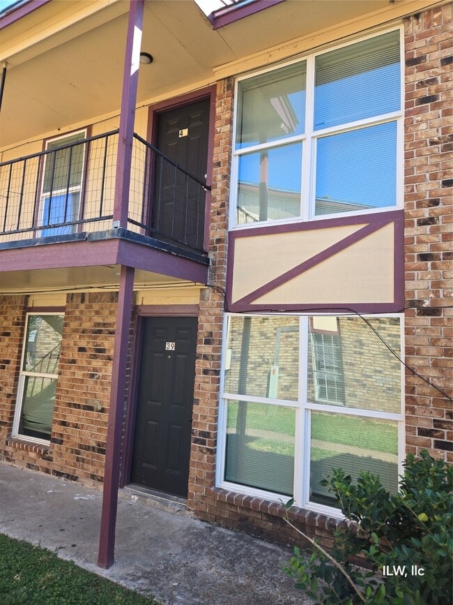 830 Victoria Dr in Houston, TX - Foto de edificio - Building Photo
