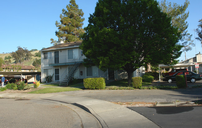 Berry Court Apartments in Morgan Hill, CA - Building Photo - Building Photo