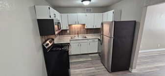 Newly Renovated Oak View Apartments