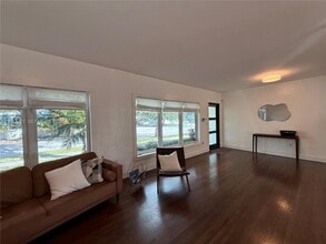 2728 Kirk St in Miami, FL - Building Photo - Building Photo