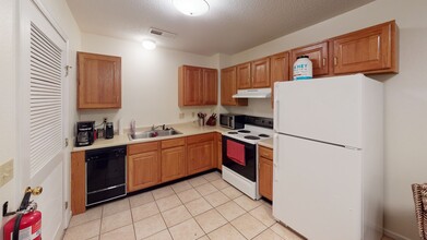 SoHo Apartments in Warrensburg, MO - Building Photo - Interior Photo