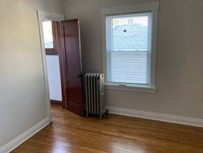 5720 W Ainslie St, Unit 1 in Chicago, IL - Building Photo - Building Photo