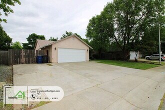 5449 Mill Pond Ln in Redding, CA - Building Photo - Building Photo