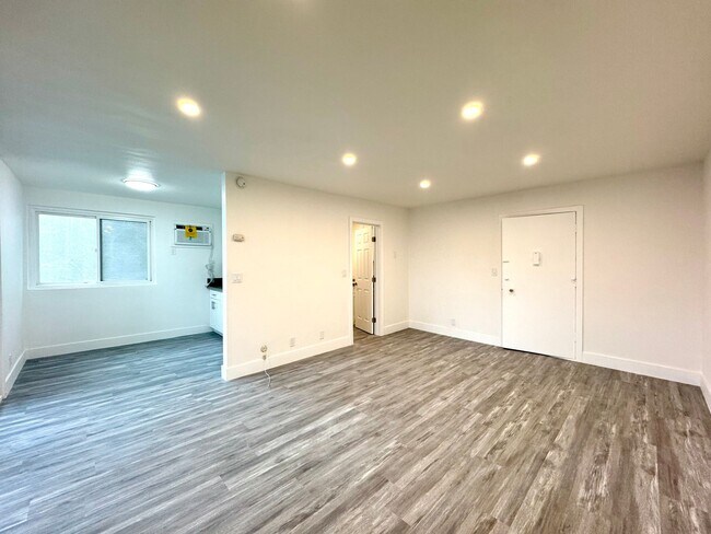 932 Westmoreland Ave-Unit -201 in Los Angeles, CA - Building Photo - Building Photo