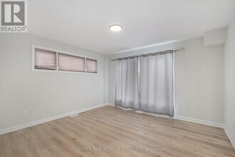 801 Glenroy Gilbert Dr in Ottawa, ON - Building Photo - Building Photo