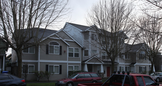 Oakes St. Apartments in Tacoma, WA - Building Photo - Building Photo