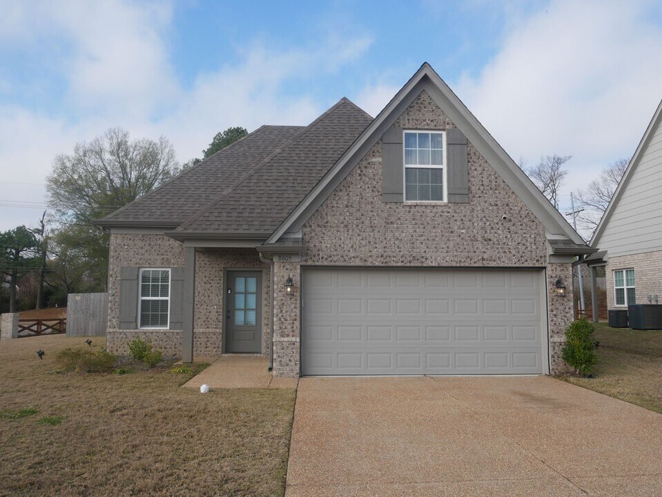 8605 Channing Ln in Southaven, MS - Foto de edificio