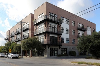Este Condominiums in Austin, TX - Foto de edificio - Building Photo