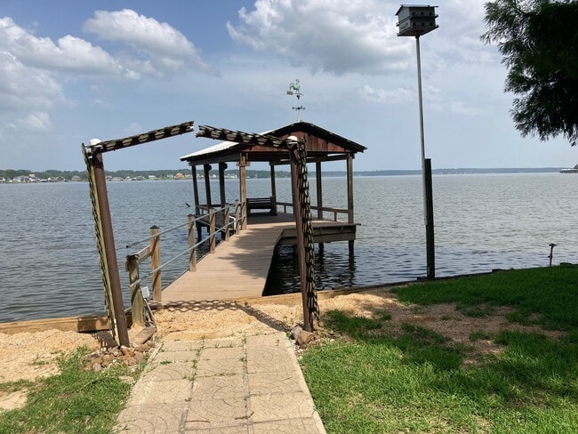 property at 554 Harbor Dr