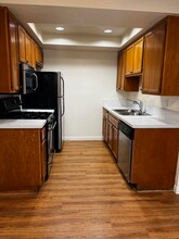 312 E Valencia Ave in Burbank, CA - Building Photo - Building Photo