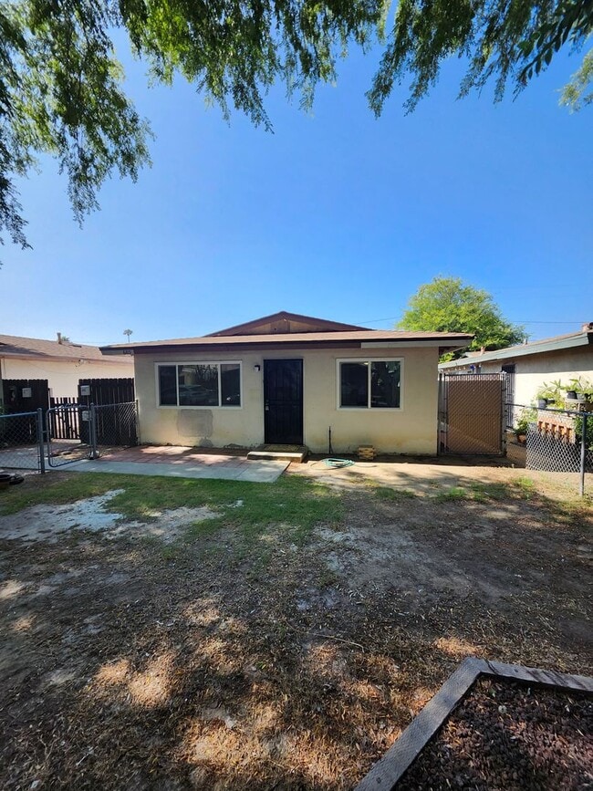 680 Muir Ave in Pomona, CA - Building Photo - Building Photo