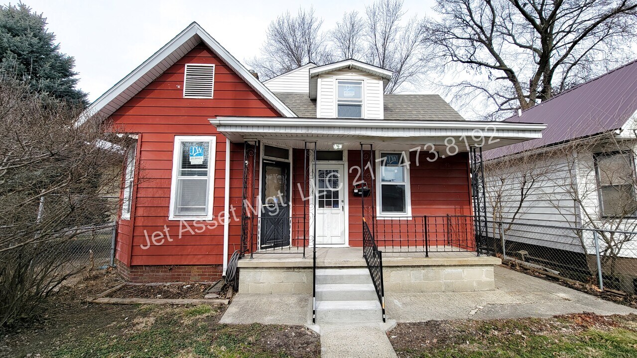 1621 E Carpenter St in Springfield, IL - Building Photo