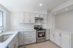 20 Blackthorne Ave in Hamilton, ON - Building Photo
