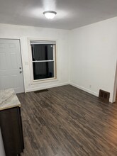 5113 Lincoln Ave, Unit 5113 in Des Moines, IA - Foto de edificio - Building Photo