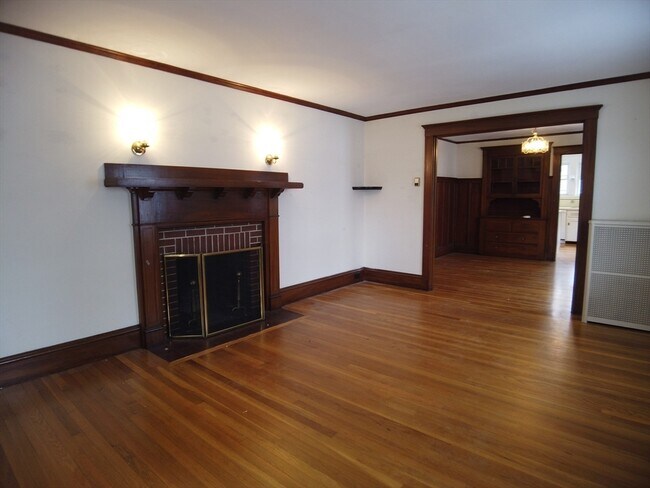 32 Waverley St in Belmont, MA - Building Photo - Building Photo