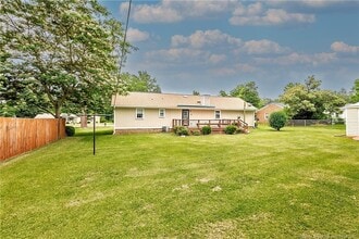 209 Old Farm Rd in Raeford, NC - Building Photo - Building Photo