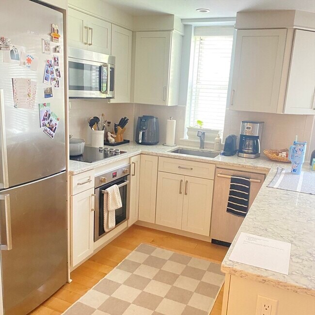 145 Pinckney St, Unit 316 in Boston, MA - Building Photo - Building Photo