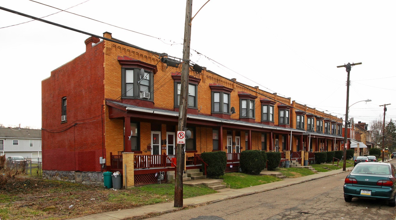 526-548 Cora St in Pittsburgh, PA - Foto de edificio