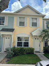 10 Simonton Cir in Weston, FL - Building Photo - Building Photo