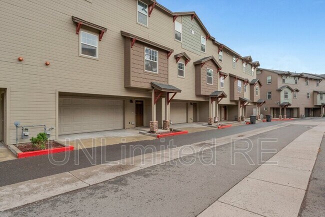 2443 W Pikes Peak Dr in Flagstaff, AZ - Building Photo - Building Photo