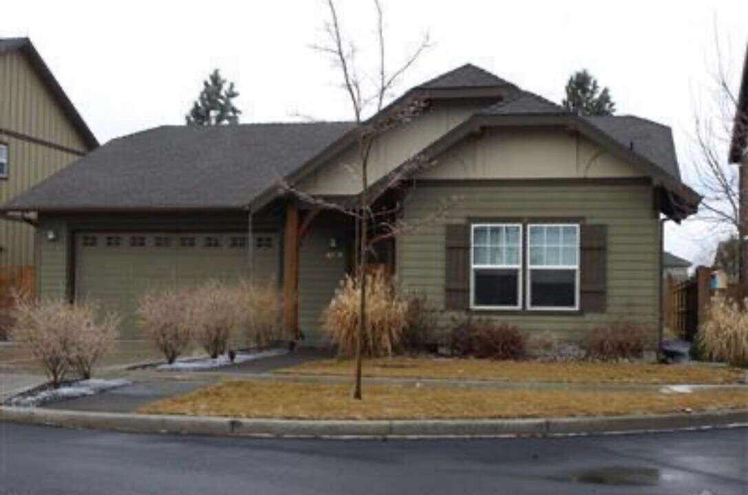 61721 Darla Pl in Bend, OR - Building Photo