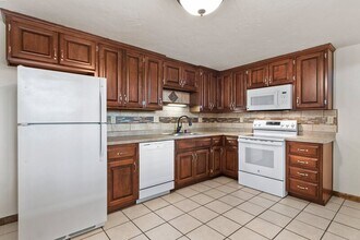 2344 Canter Ln in Ashwaubenon, WI - Building Photo - Building Photo