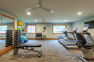Brookfield Highlands Apartments 55+ in Waukesha, WI - Foto de edificio - Building Photo