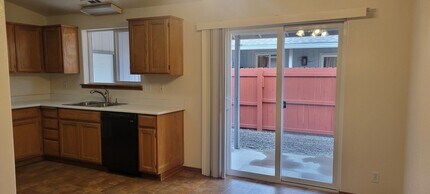 2210 SW Bridge St in Grants Pass, OR - Building Photo - Building Photo