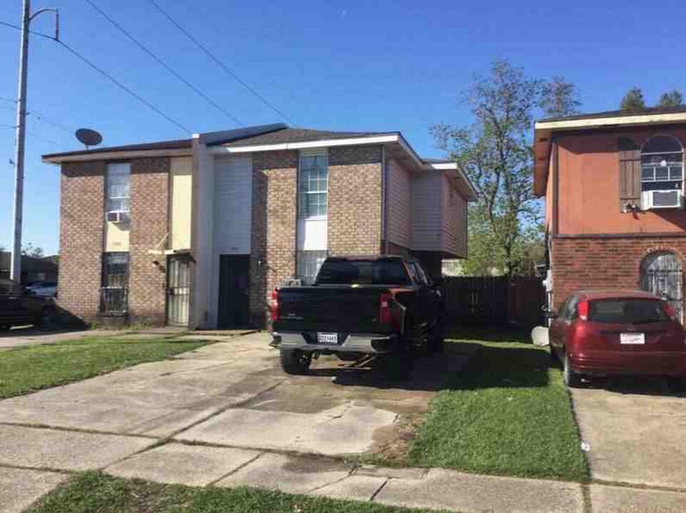 7802 Sail St in New Orleans, LA - Building Photo