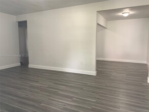 6290 SW 39th St in Miami, FL - Building Photo - Building Photo
