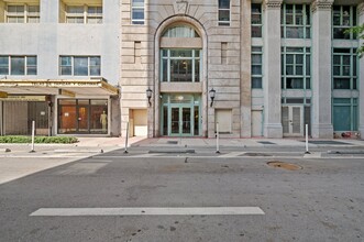 101 E Flagler St, Unit 504 in Miami, FL - Foto de edificio - Building Photo