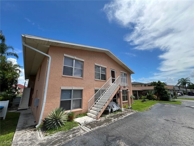 3823 SE 11th Pl in Cape Coral, FL - Building Photo - Building Photo