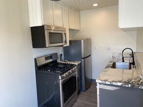 3735 S Canfield Ave, Unit 8 in Los Angeles, CA - Building Photo - Building Photo