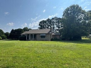 633 S Greensboro St in Liberty, NC - Building Photo - Building Photo