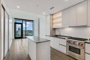 610 Davis St, Unit 1911 in Austin, TX - Building Photo