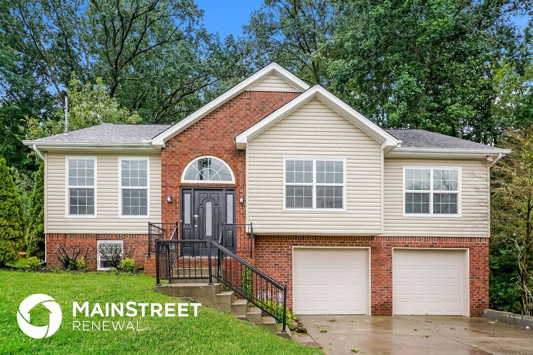 1131 Poplar Hollow Dr in La Vergne, TN - Building Photo