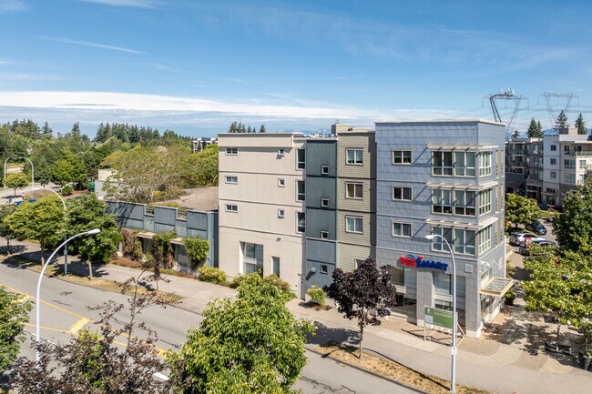 15765 Croydon Dr in Surrey, BC - Building Photo - Building Photo
