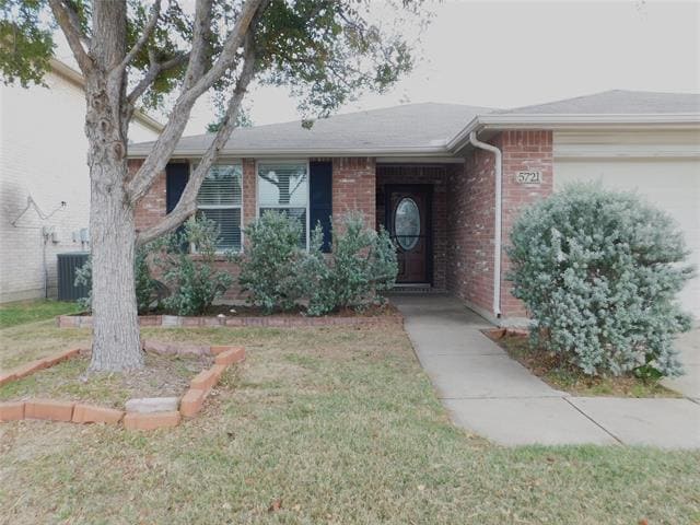 5721 Thoroughbred Trail in Denton, TX - Building Photo - Building Photo