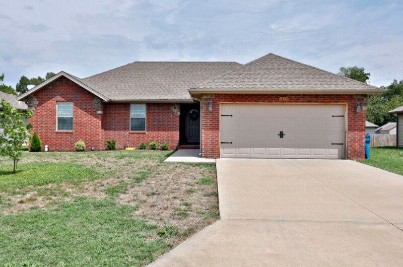 1230 N Cardinal Ave in Republic, MO - Building Photo